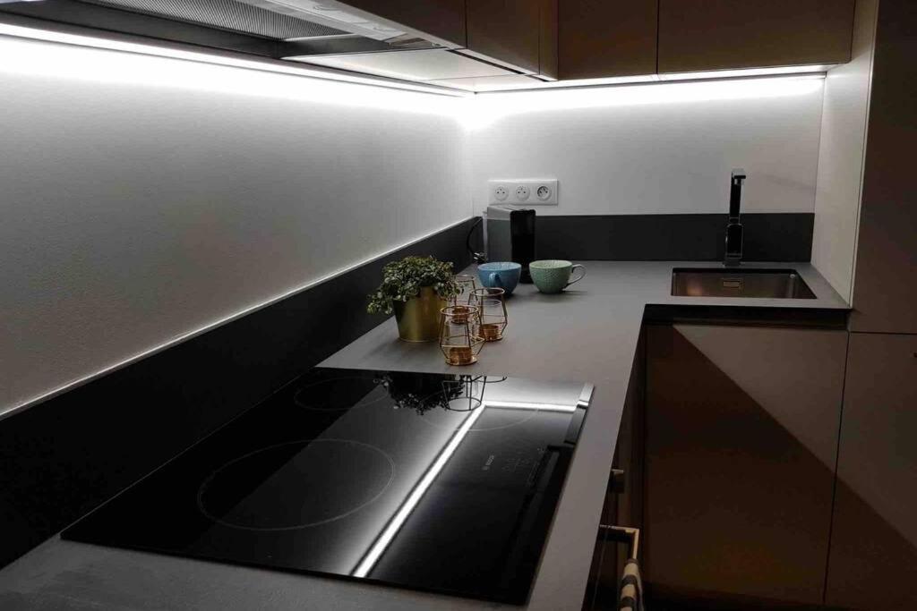 Appartement 2 chambres refait à neuf, climatisé, à 2 min de la mer Nizza Esterno foto