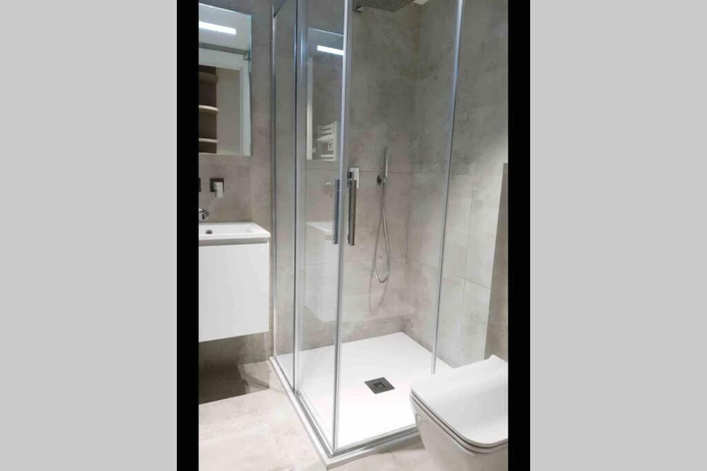 Appartement 2 chambres refait à neuf, climatisé, à 2 min de la mer Nizza Esterno foto