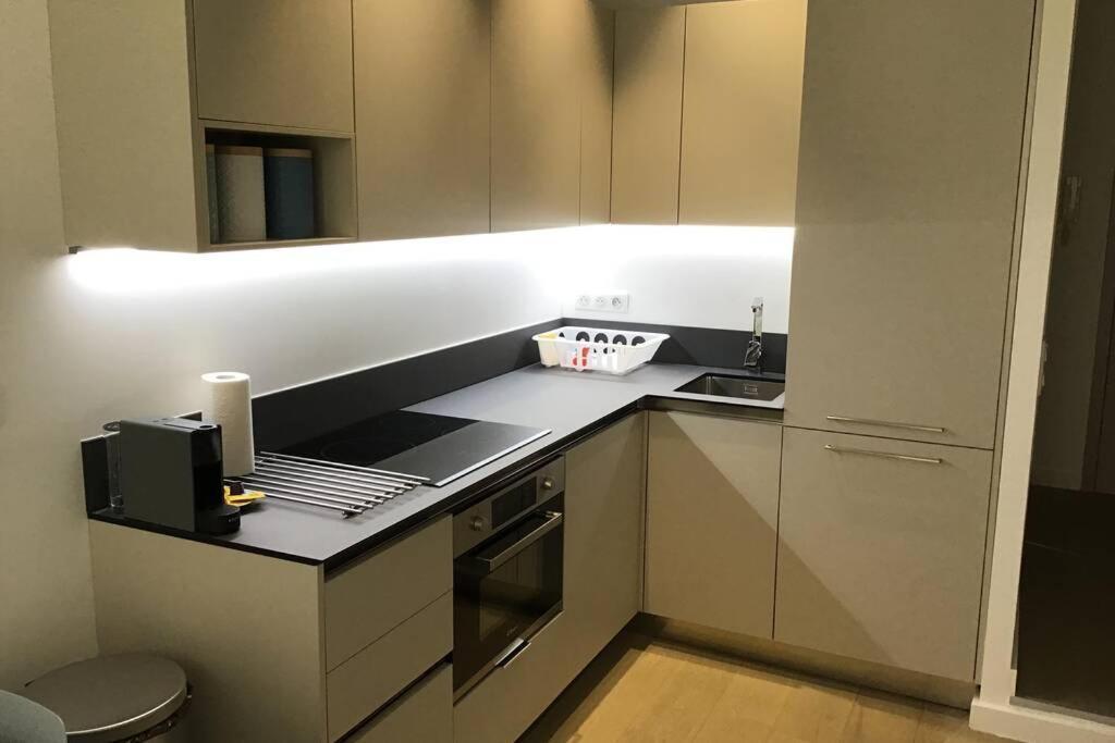 Appartement 2 chambres refait à neuf, climatisé, à 2 min de la mer Nizza Esterno foto
